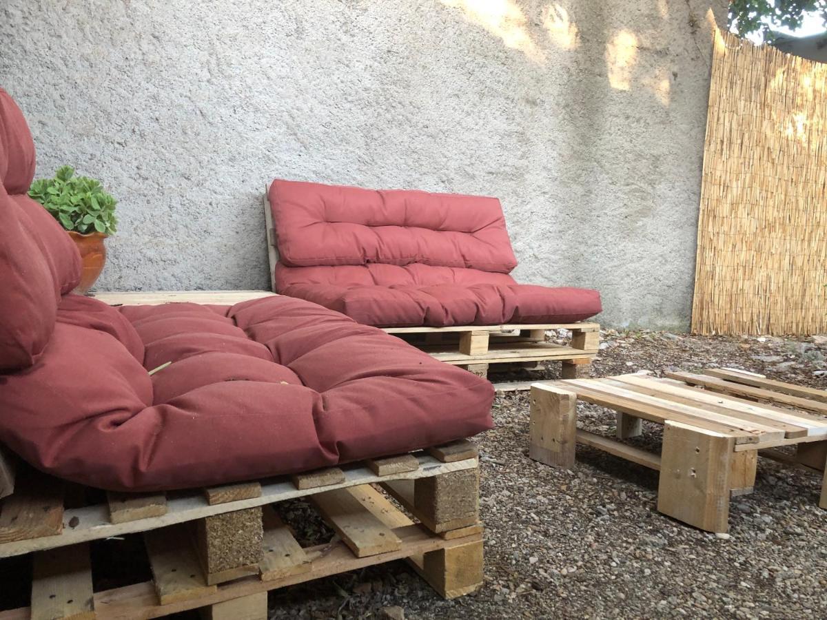 Maisonnette Independante Avec Jardin/Patio Nîmes Exteriör bild